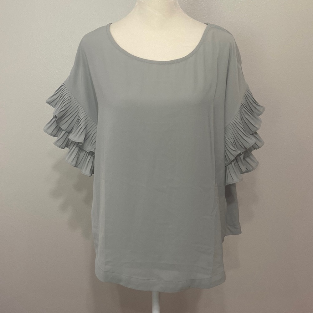 Wishlist apparel NWT sage green top with ruffle sleeve size small